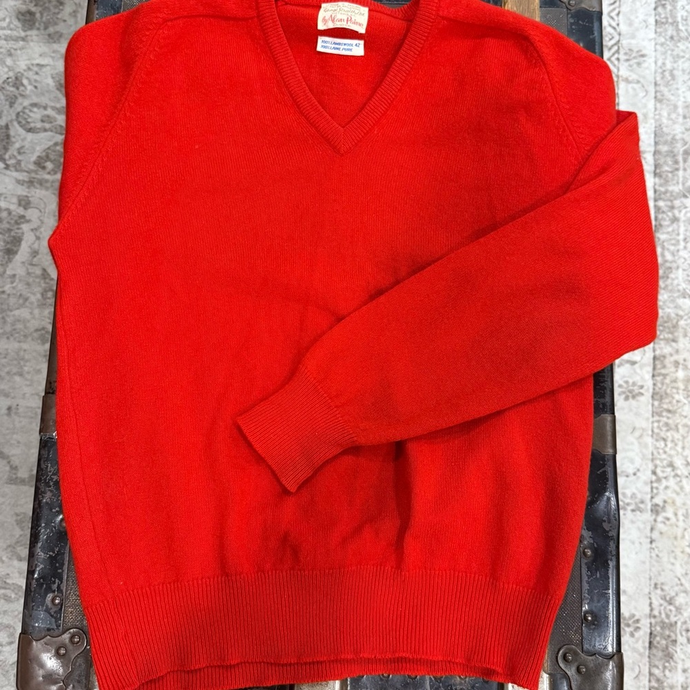 Vintage Classic Red V-Neck Men's Sweater 100% lambs wool